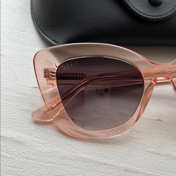 DIFF NWOT Raven Designer Cat Eye Sunglasses for Women UV400 Protection - Picture 2 of 11